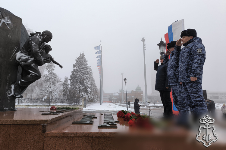 В УЛЬЯНОВСКЕ РОСГВАРДЕЙЦЫ ПОЧТИЛИ ПАМЯТЬ ГЕРОЯ РОССИИ ДМИТРИЯ РАЗУМОВСКОГО