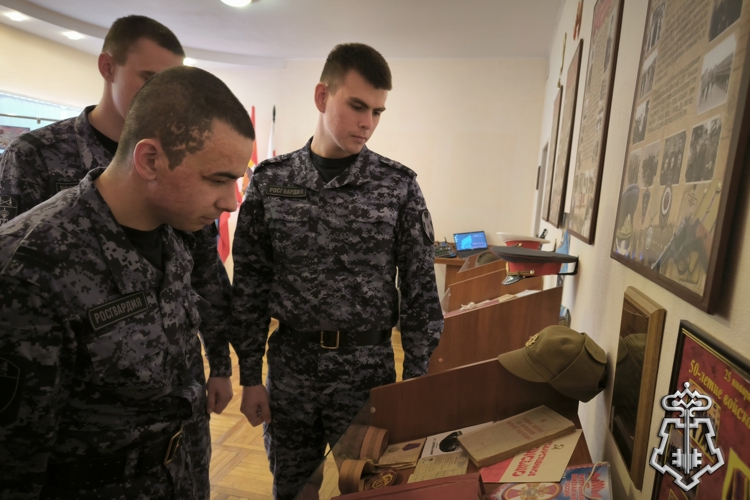 В УЛЬЯНОВСКЕ МОЛОДЫЕ СОТРУДНИКИ РОСГВАРДИИ ПОСЕТИЛИ МУЗЕЙ ТЕРРИТОРИАЛЬНОГО УПРАВЛЕНИЯ