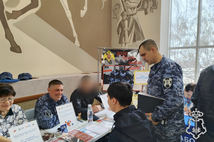 УЛЬЯНОВСКИЕ РОСГВАРДЕЙЦЫ ПРИНЯЛИ УЧАСТИЕ ВО ВСЕРОССИЙСКОЙ ЯРМАРКЕ ВАКАНСИЙ