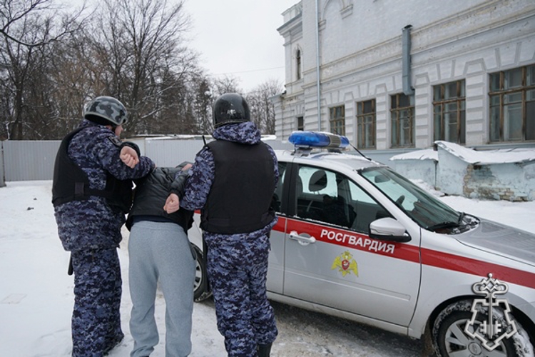 В ДИМИТРОВГРАДЕ СОТРУДНИКИ РОСГВАРДИИ ЗАДЕРЖАЛИ ПОДОЗРЕВАЕМУЮ В КРАЖЕ ИЗ СУПЕРМАРКЕТА