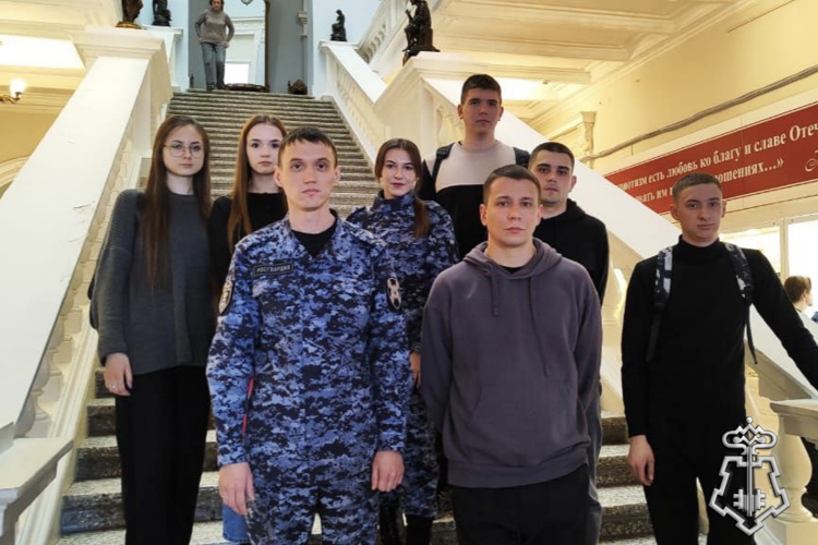 УЛЬЯНОВСКИЕ РОСГВАРДЕЙЦЫ ПОСЕТИЛИ ВЫСТАВКУ «СЫНЫ ОТЕЧЕСТВА»