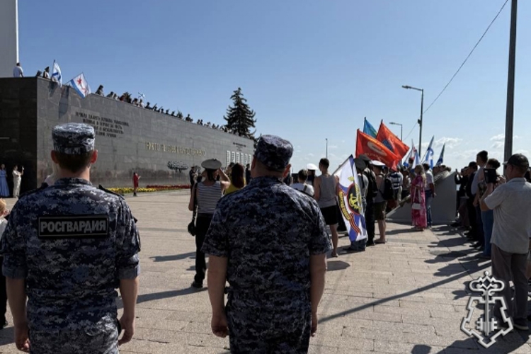 Сотрудники Росгвардии обеспечили общественный порядок в День Военно-морского флота в Ульяновске