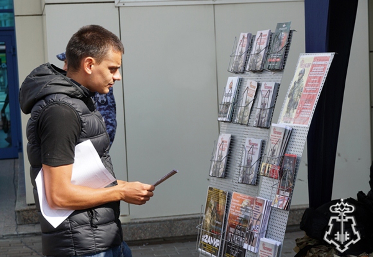 В Ульяновске мобильный агитационный пункт проинформировал о службе в Росгвардии