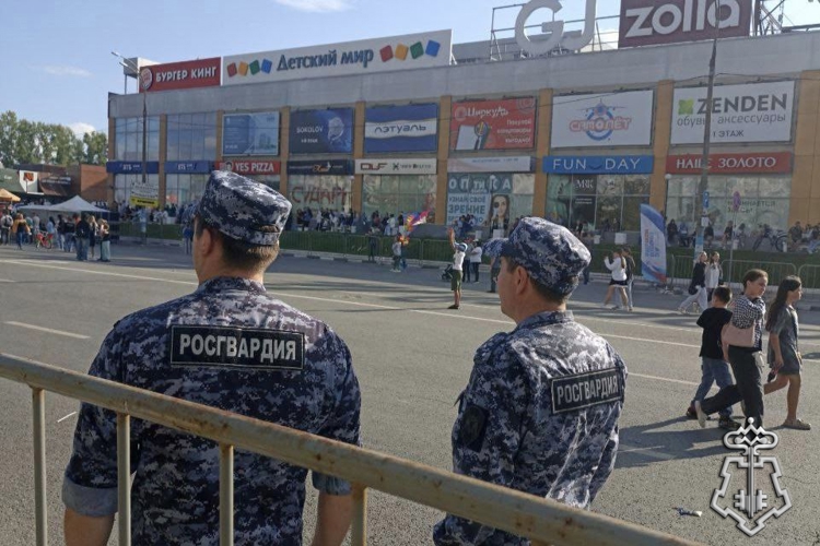 Росгвардейцы обеспечили безопасность на праздновании Дня Воздушного флота в Ульяновске