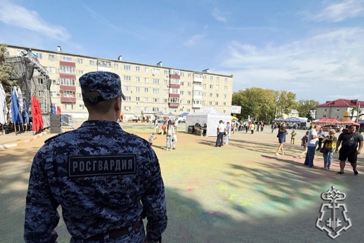 Росгвардейцы обеспечили безопасность в День города в Новоульяновске