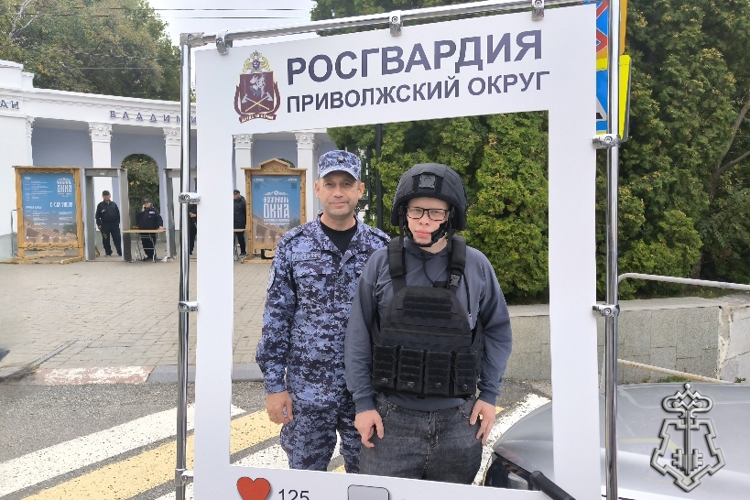 В Ульяновске росгвардейцы развернули работу агитационного пункта