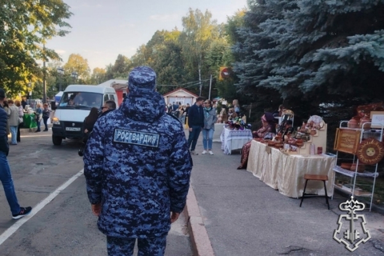 Сотрудники Росгвардии обеспечили безопасность в День города Ульяновска