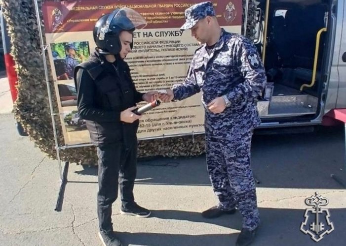 В Ульяновске сотрудники Росгвардии продолжают агитационную работу по трудоустройству