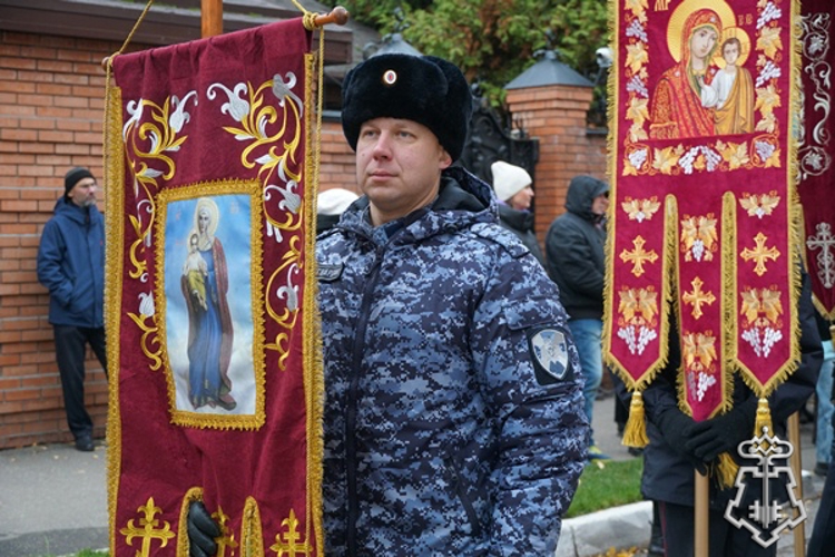 Ульяновские росгвардейцы приняли участие в Крестном ходе в честь Казанской иконы Божией Матери 
