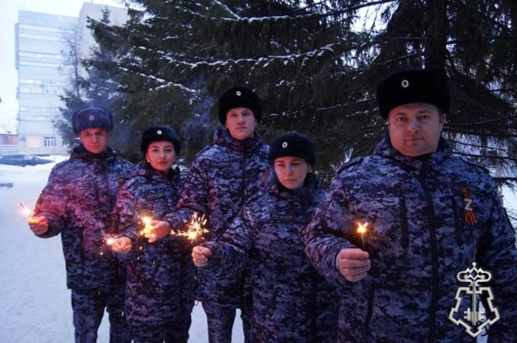 В Ульяновске сотрудники Росгвардии зажгли «Искру надежды»