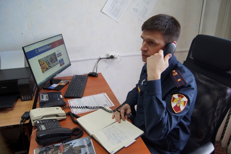 В Ульяновске офицер Росгвардии провел прямую линию по вопросам трудоустройства