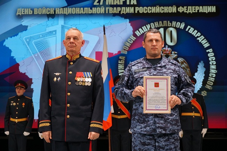 Сотрудники вневедомственной охраны были отмечены на торжественном собрании в честь юбилея Росгвардии 