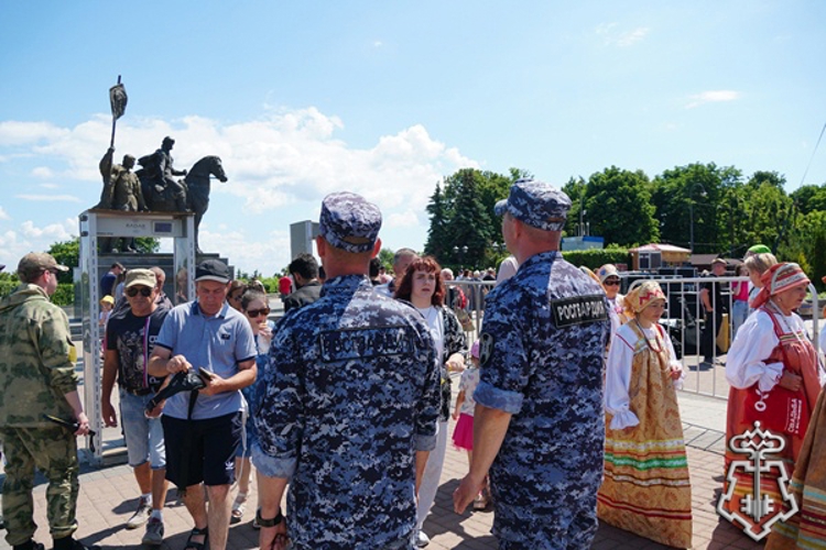 Ульяновские росгвардейцы обеспечили общественную безопасность на День России