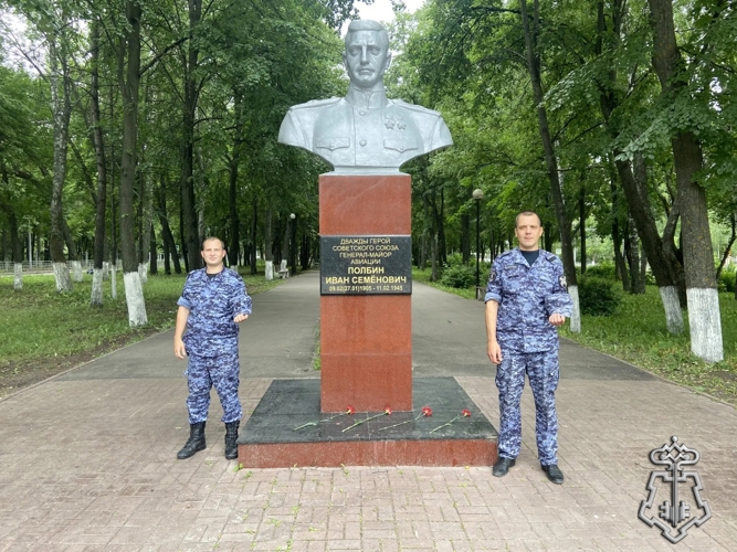 В Ульяновске сотрудники Росгвардии присоединились к общероссийской минуте молчания