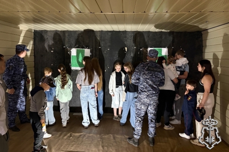 Ульяновские росгвардейцы провели урок мужества в начале летних каникул