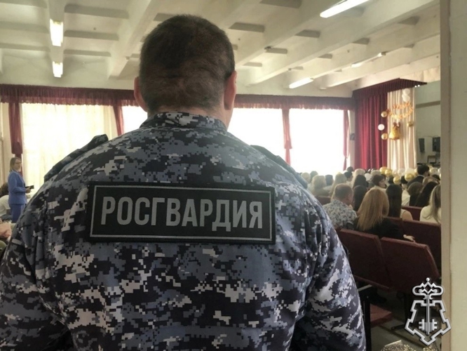В УЛЬЯНОВСКЕ СОТРУДНИКИ РОСГВАРДИИ ОБЕСПЕЧИВАЮТ БЕЗОПАСНОСТЬ ВО ВРЕМЯ ПРОВЕДЕНИЯ ВЫПУСКНЫХ ВЕЧЕРОВ