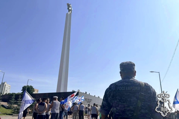 В Ульяновске в День военно-морского флота России росгвардейцы обеспечили охрану общественного порядка 