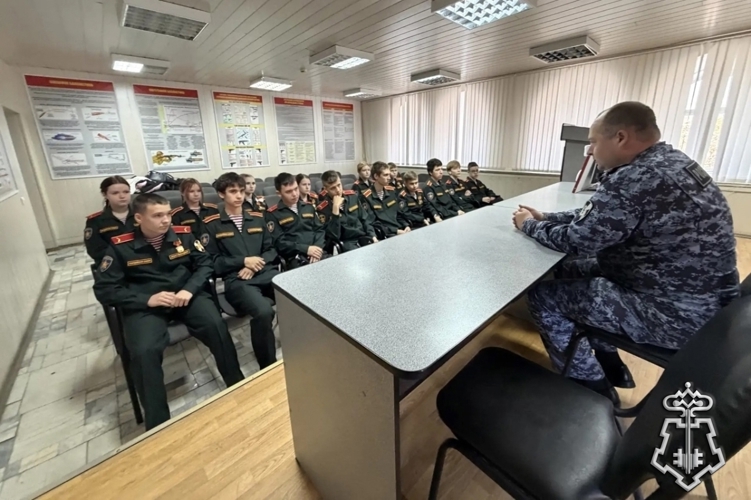 В Ульяновске воспитанники «Гвардейской смены» познакомились с работой вневедомственной охраны Росгвардии  