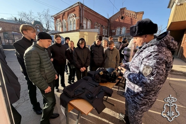В Ульяновске воспитанники «Гвардейской смены» познакомились с работой вневедомственной охраны Росгвардии  