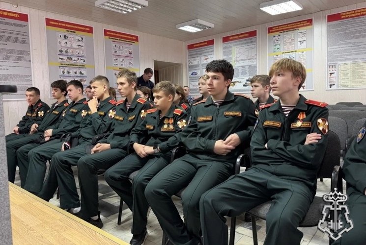 В Ульяновске воспитанники «Гвардейской смены» познакомились с работой вневедомственной охраны Росгвардии  